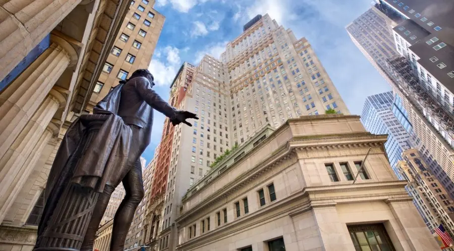 Presentamos la reacción de Federated Hermes a la decisión de la Reserva Federal... ¿Cuánto tiempo es 'más tiempo'? La Fed deja a los mercados en suspense tras su última reunión | FXMAG