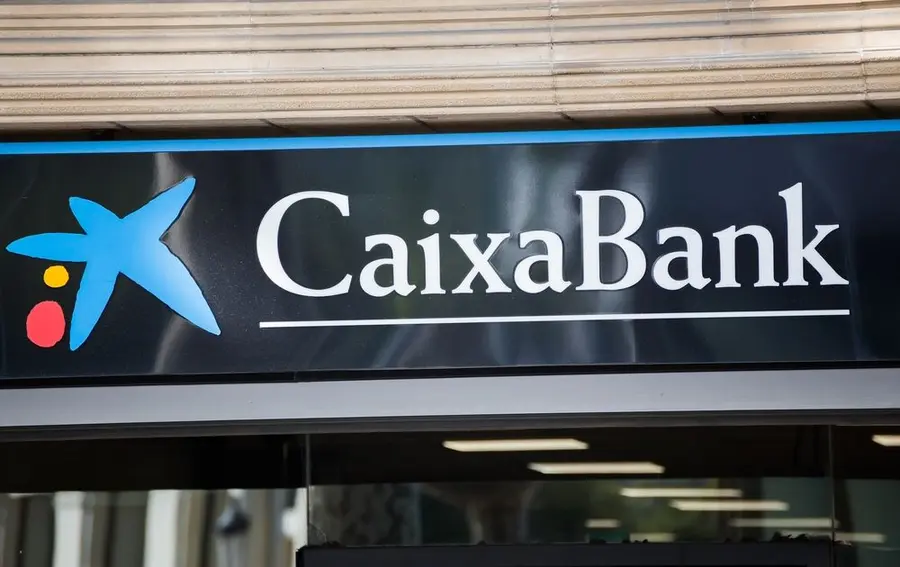 ¿Qué pasó ayer en la bolsa española? Ibex cayó 0,23% sostenido por acciones (+3,35%) y Bankinter (+3,04%), Naturgy (-3.75%) y Meliá (-2,04%) lideraron las pérdidas | FXMAG
