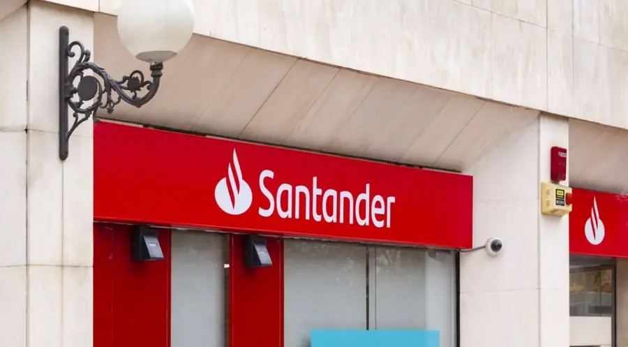 Santander Bolsa con resultados perjudiciales (3.55 euros, -0.62%) con Acciona Bolsa gana la confianza del inversor (25.6 euros, +3.64%) | FXMAG