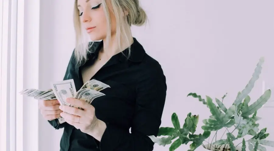 Trazando el límite: ¿Cómo el 'muro de las preocupaciones' define el futuro del mercado según Ben Laidler de eToro? | FXMAG