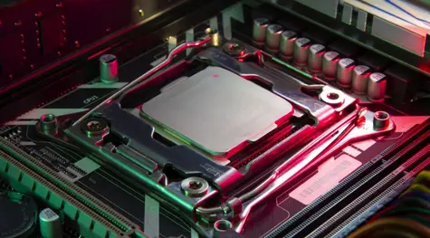 VeriSign (-4,50%), Applied Materials(-3,22%) y AMD (2,79%) son las que más caen en el índice Nasdaq 100, ¿deberíamos aprovechar la oportunidad? | FXMAG